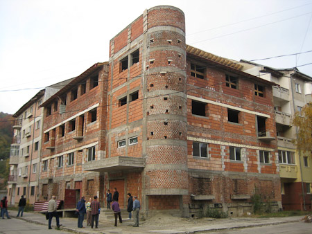 12 The building site, complete with roof